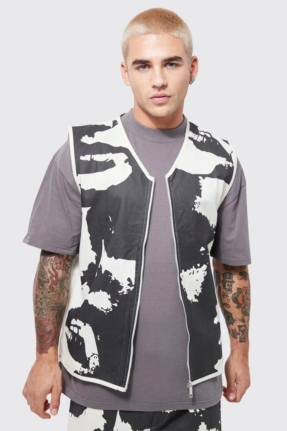 Face Print Utility Vest | boohooMAN UK