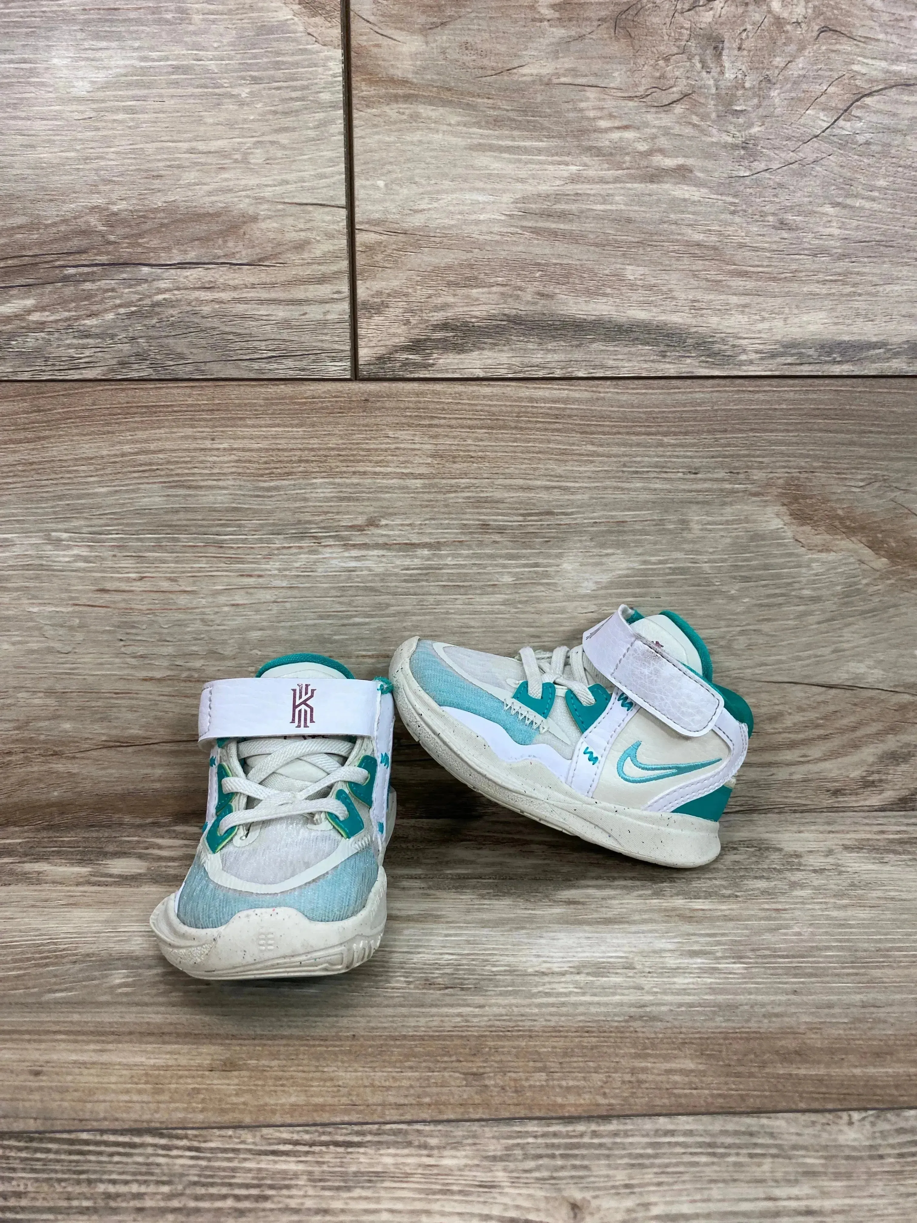 Nike Sue Bird x Kyrie Infinity TD 'Golden Tribute' Cream/Green Size 5c-