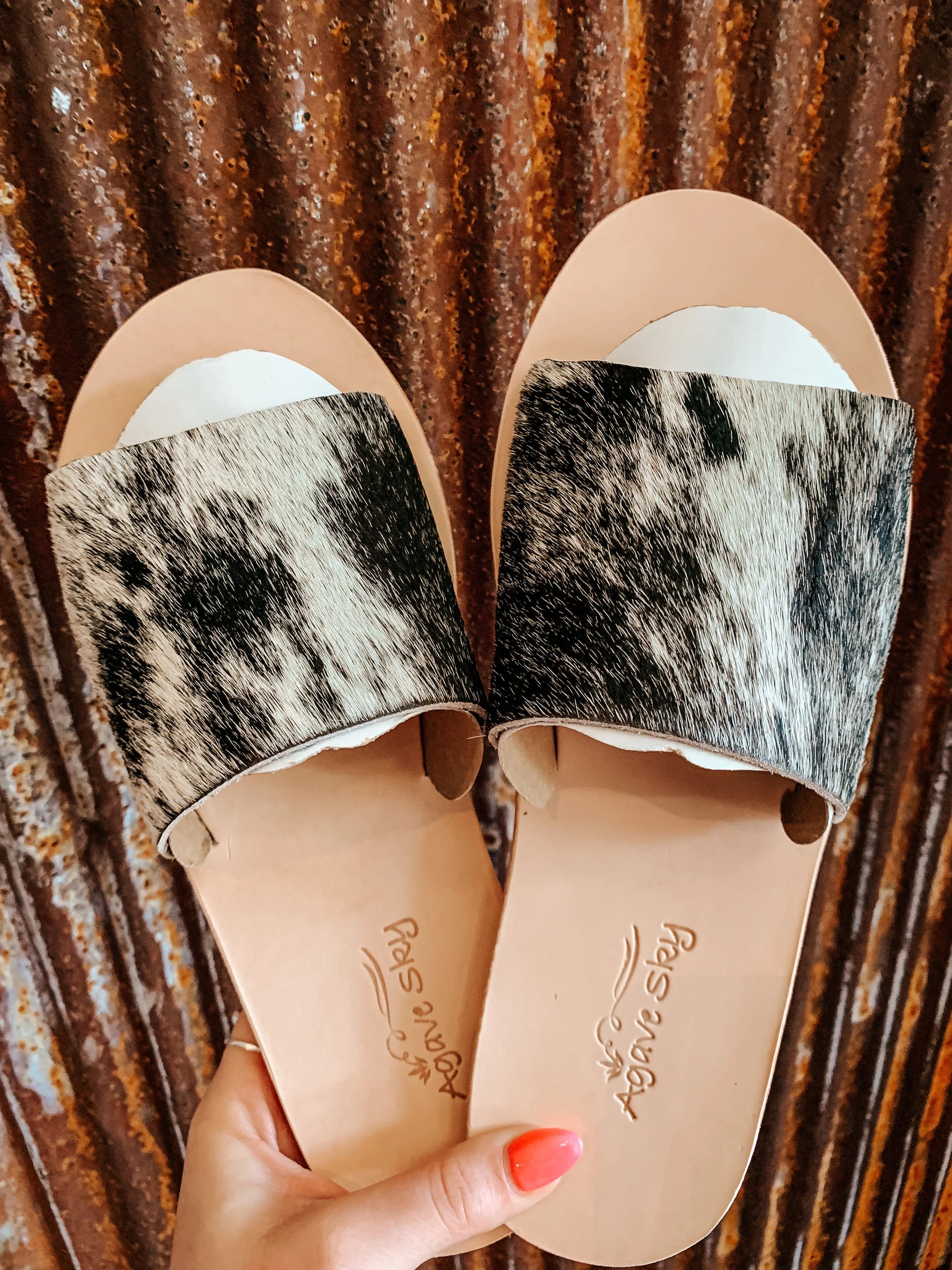 The Yuma Cowhide Sandals in Salt and Pepper