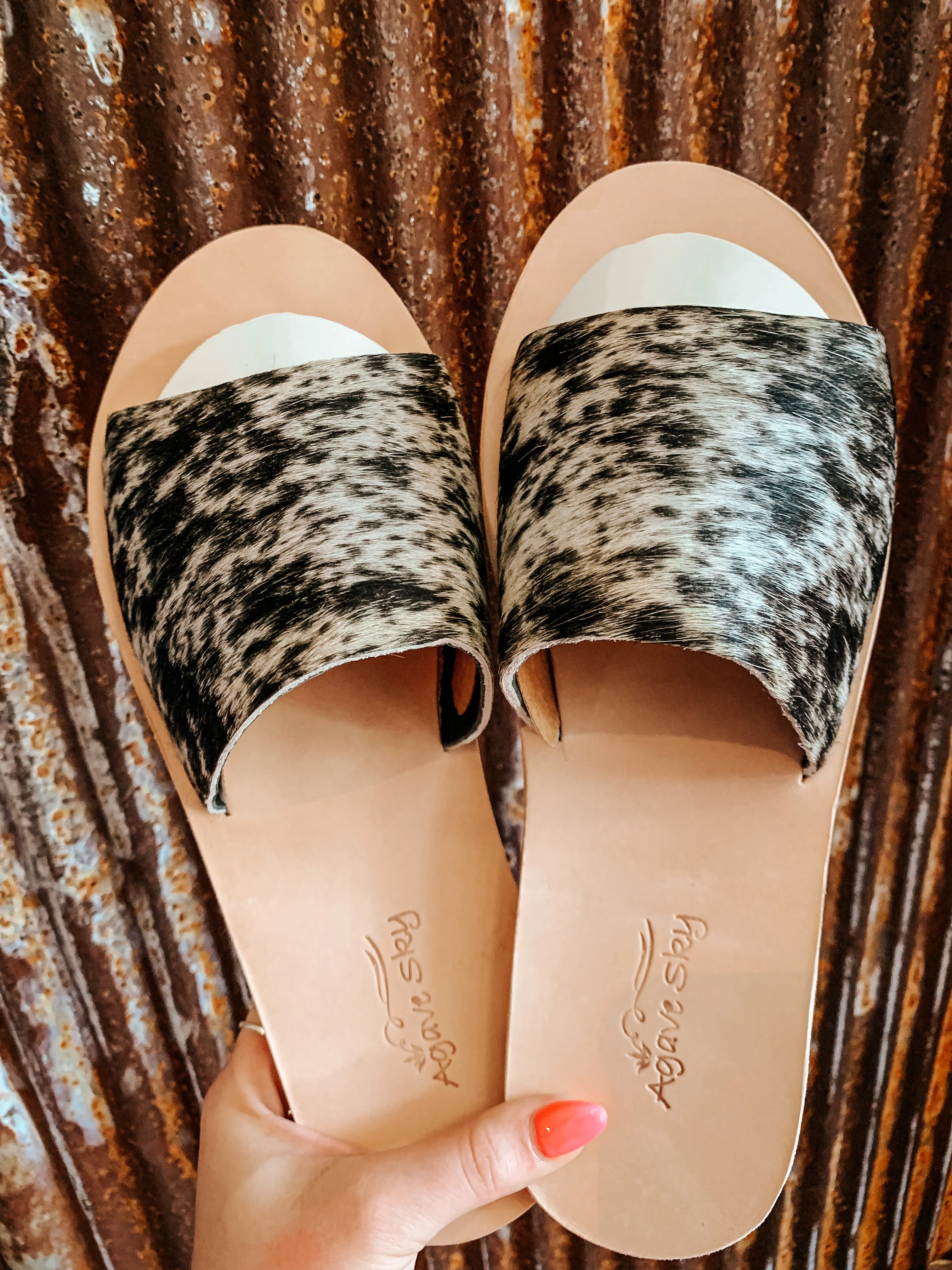 The Yuma Cowhide Sandals in Salt and Pepper