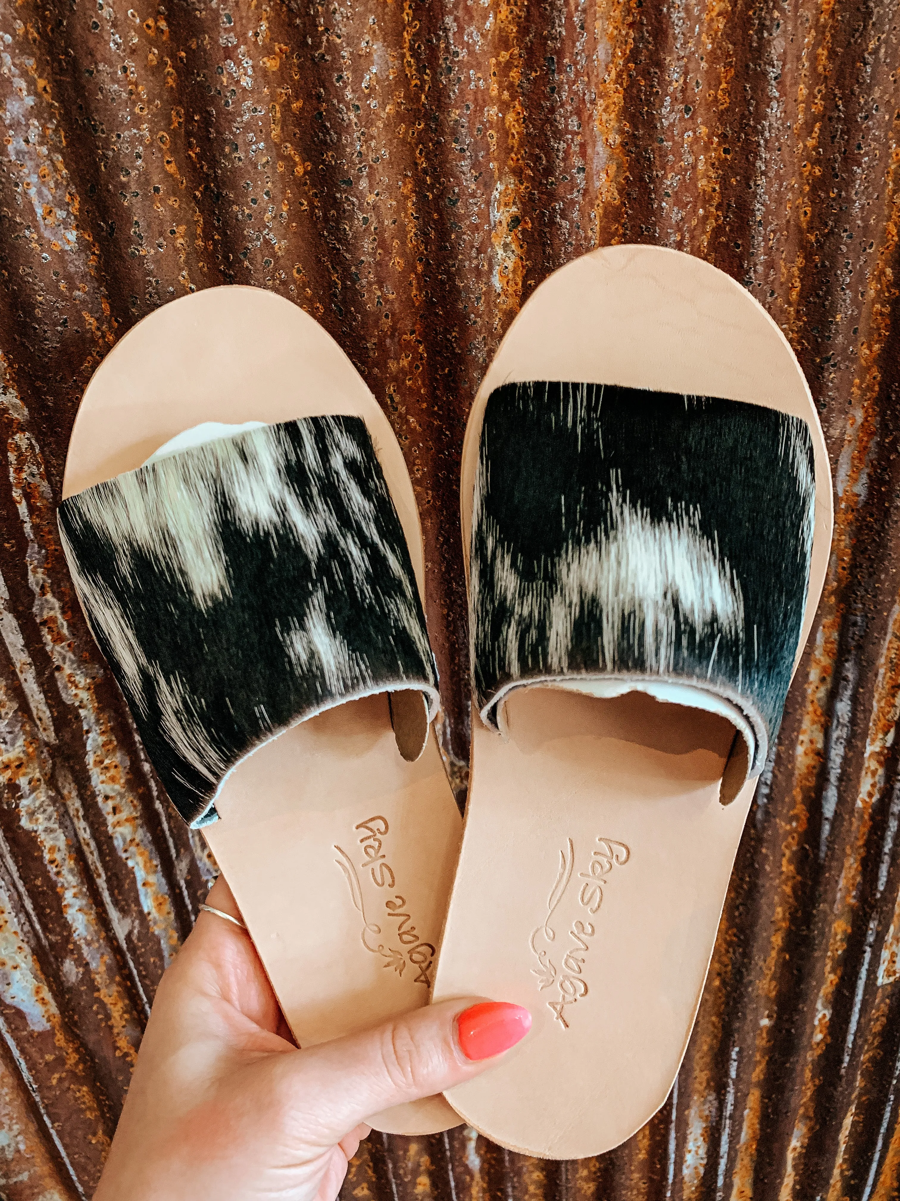 The Yuma Cowhide Sandals in Salt and Pepper