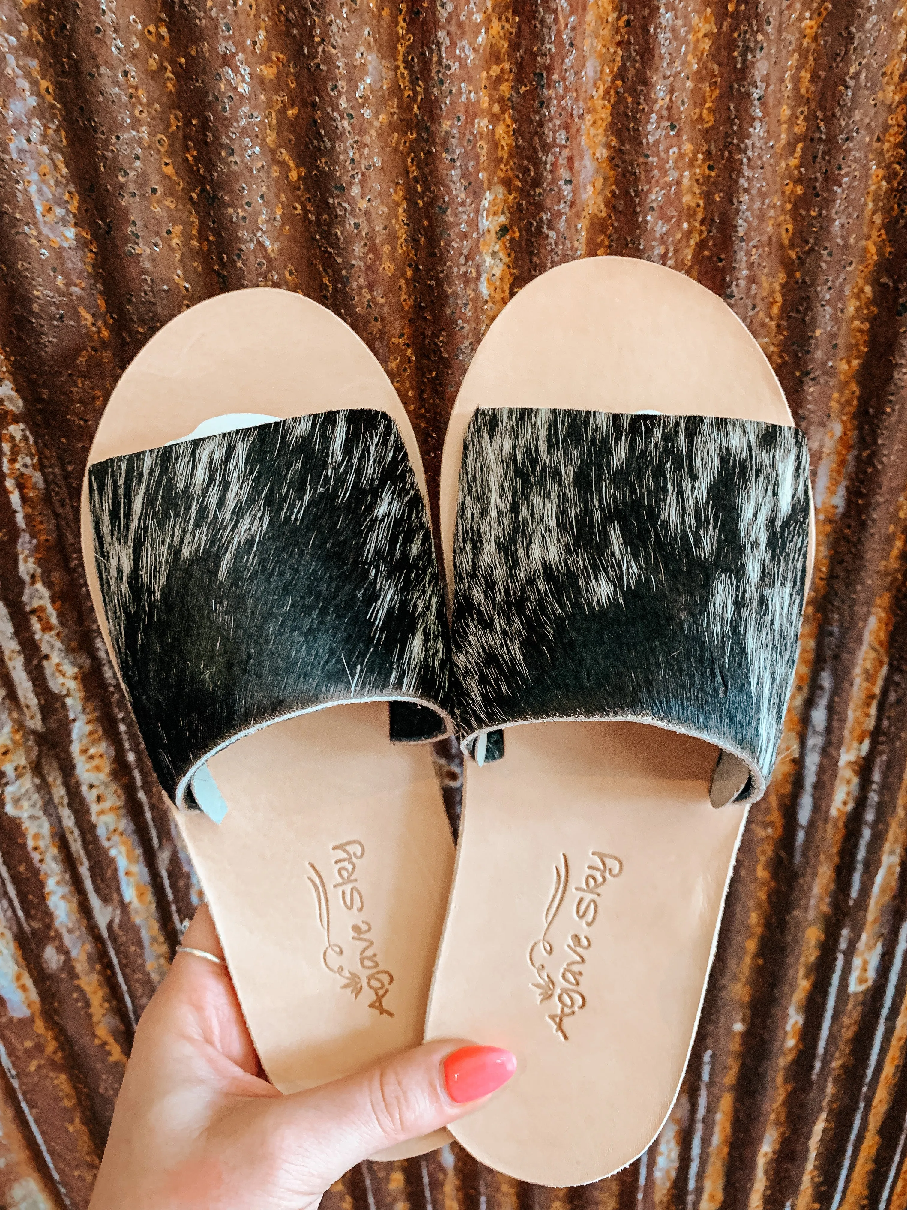 The Yuma Cowhide Sandals in Salt and Pepper