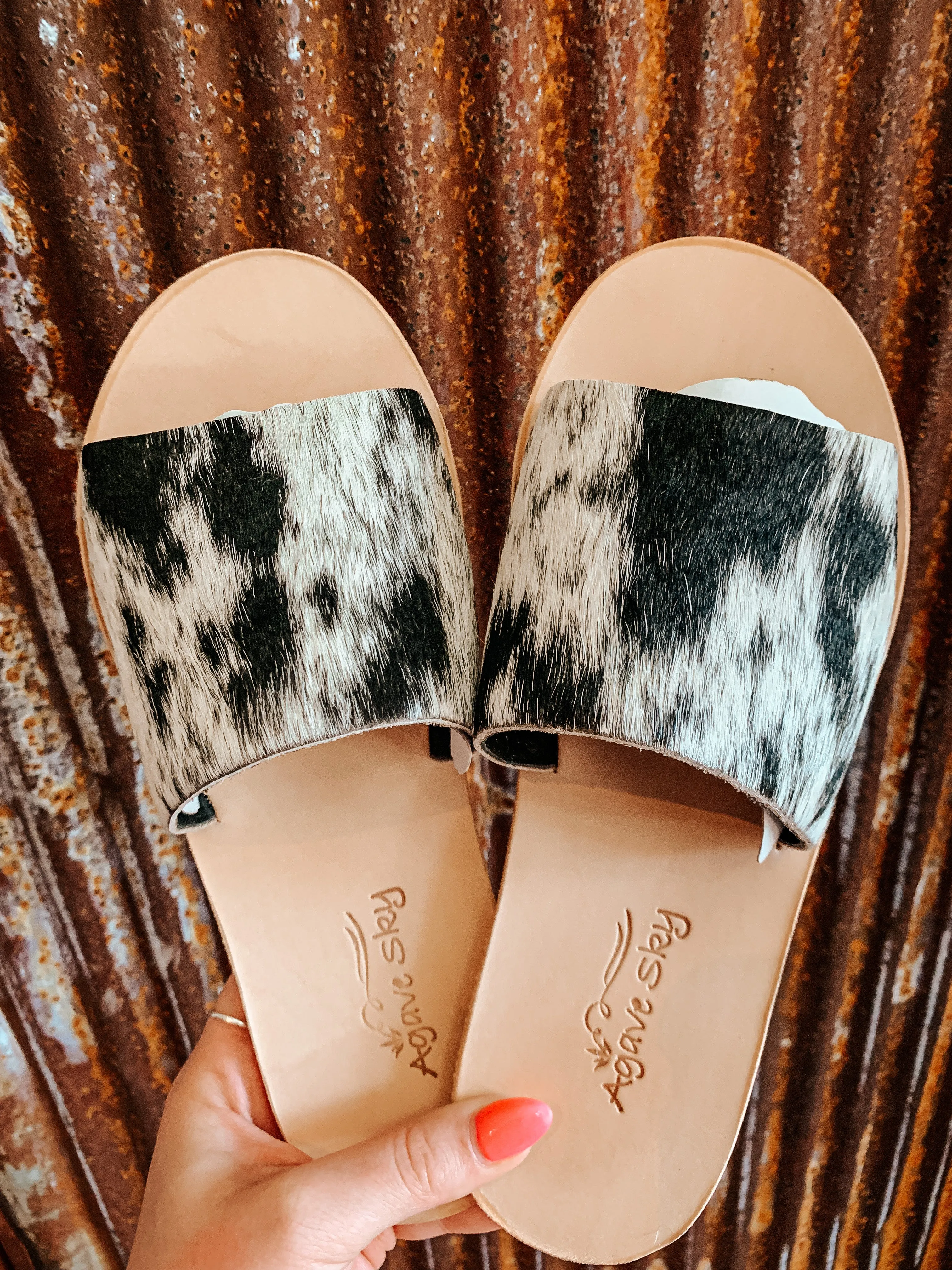 The Yuma Cowhide Sandals in Salt and Pepper